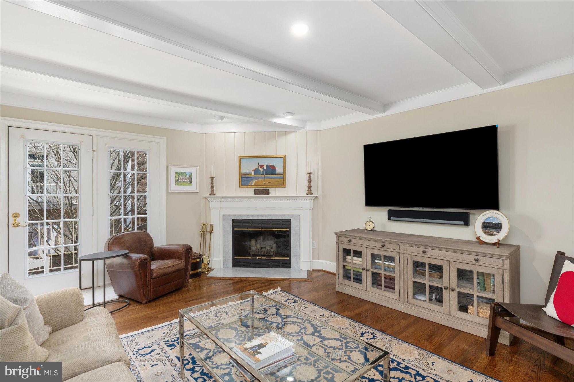 8005 Quarry Ridge Way Bethesda, MD 20817 - Photo 9 of 40 a living room with furniture and a flat screen tv
