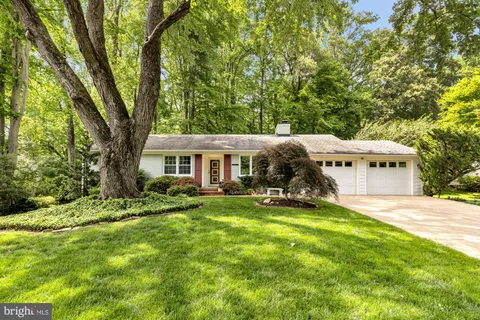$1,000,000 | 3310 Patrick Henry Drive, Falls Church, VA 22044