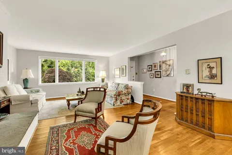 $1,000,000 | 3310 Patrick Henry Drive, Falls Church, VA 22044