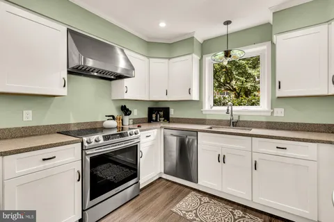 $1,000,000 | 3310 Patrick Henry Drive, Falls Church, VA 22044
