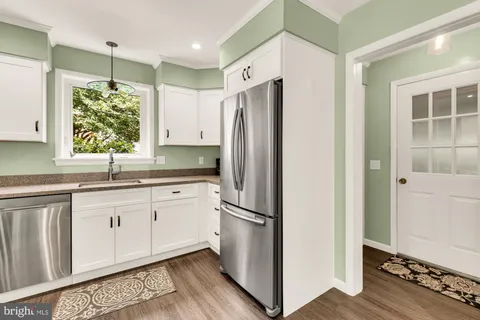 $1,000,000 | 3310 Patrick Henry Drive, Falls Church, VA 22044