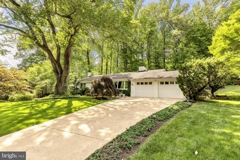 $1,000,000 | 3310 Patrick Henry Drive, Falls Church, VA 22044
