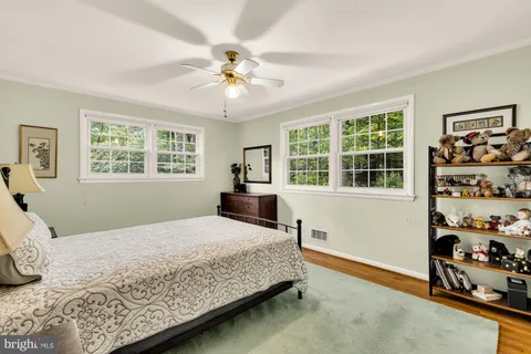 $1,000,000 | 3310 Patrick Henry Drive, Falls Church, VA 22044