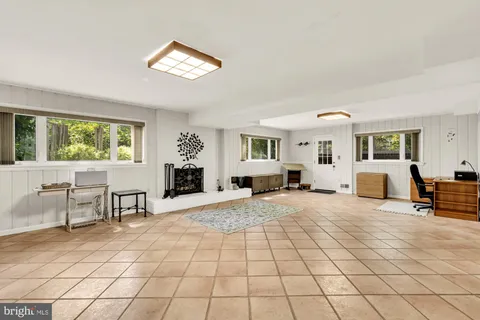 $1,000,000 | 3310 Patrick Henry Drive, Falls Church, VA 22044