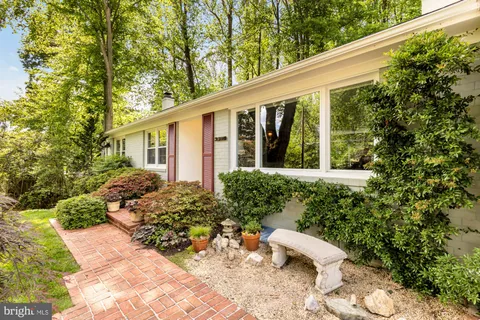 $1,000,000 | 3310 Patrick Henry Drive, Falls Church, VA 22044