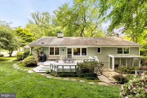 $1,000,000 | 3310 Patrick Henry Drive, Falls Church, VA 22044