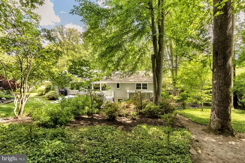 $1,000,000 | 3310 Patrick Henry Drive, Falls Church, VA 22044