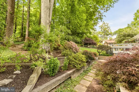 $1,000,000 | 3310 Patrick Henry Drive, Falls Church, VA 22044