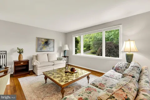 $1,000,000 | 3310 Patrick Henry Drive, Falls Church, VA 22044