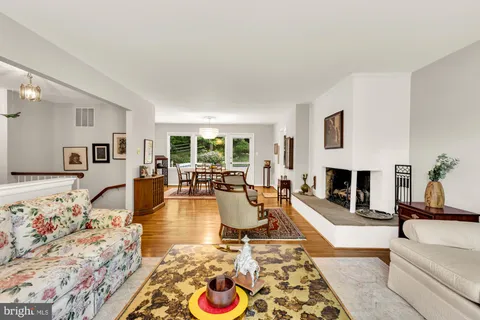 $1,000,000 | 3310 Patrick Henry Drive, Falls Church, VA 22044