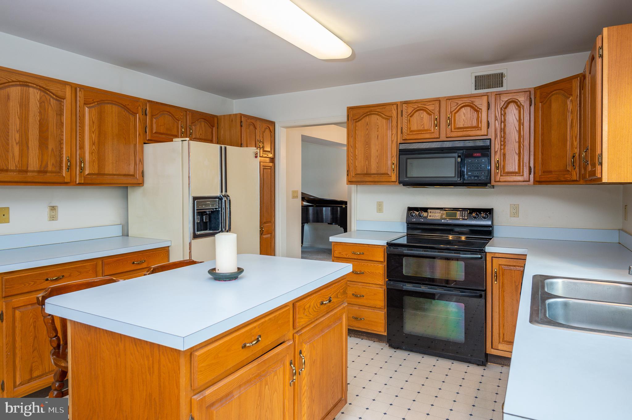 1118 Tuckerton Road Reading, PA 19605 - Photo 2 of 26