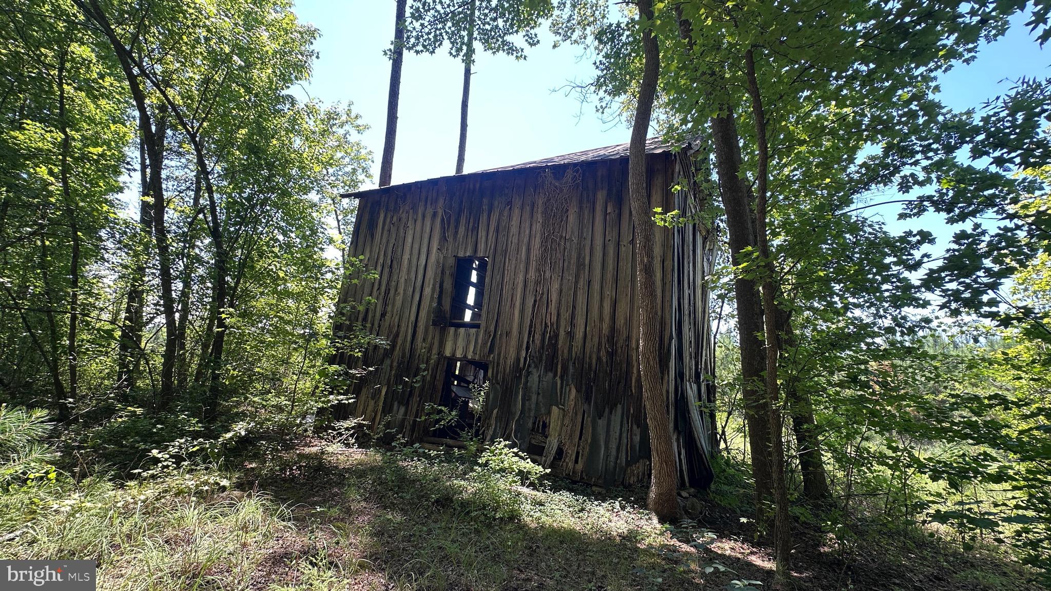2788 Great Oak Road Warfield, VA 23889 - Photo 17 of 68 tobacco barn