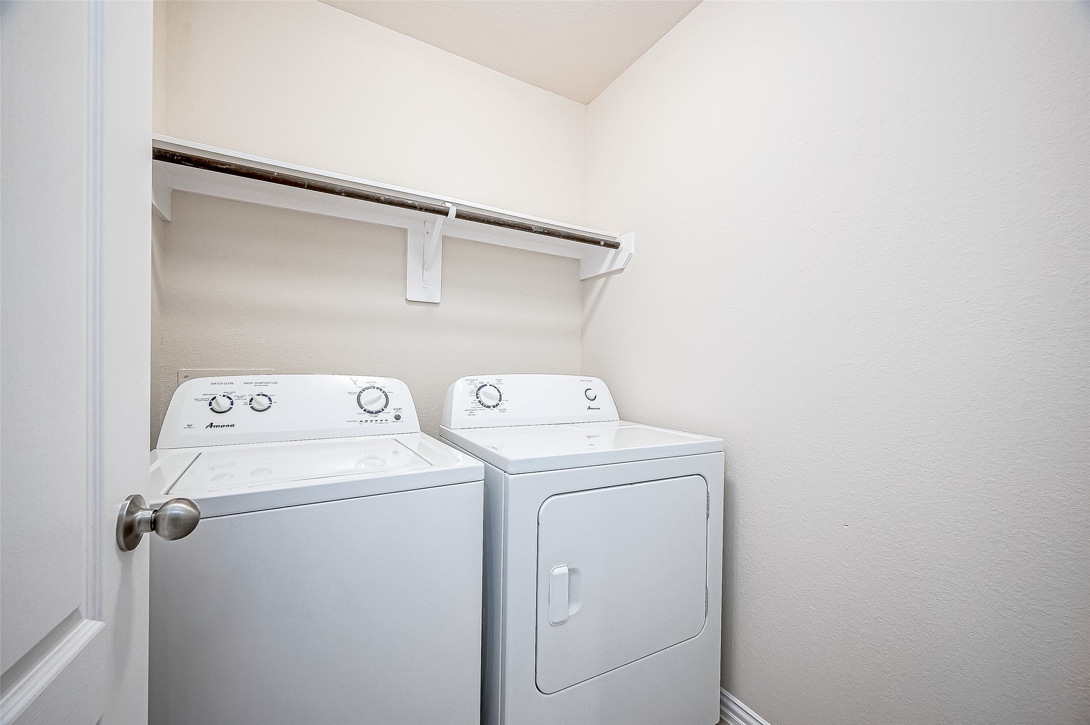 3406 Water Lilly Way Richmond, TX 77469 - Photo 20 of 44 a utility room with dryer and washer
