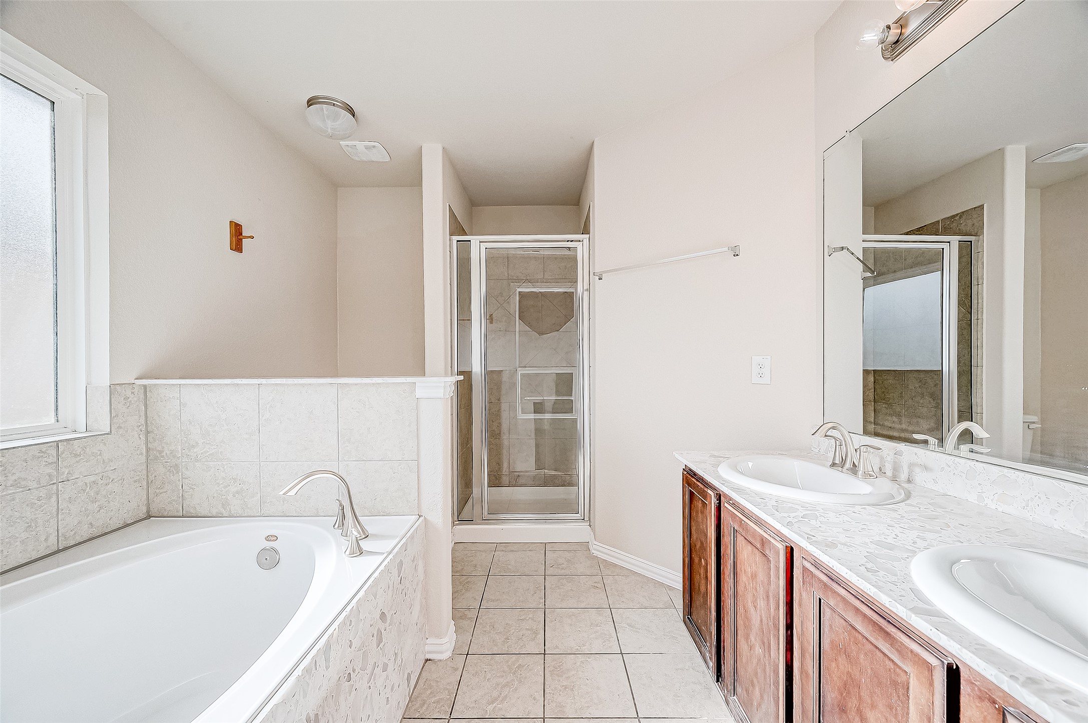 3406 Water Lilly Way Richmond, TX 77469 - Photo 30 of 44 a spacious bathroom with a tub sink and mirror