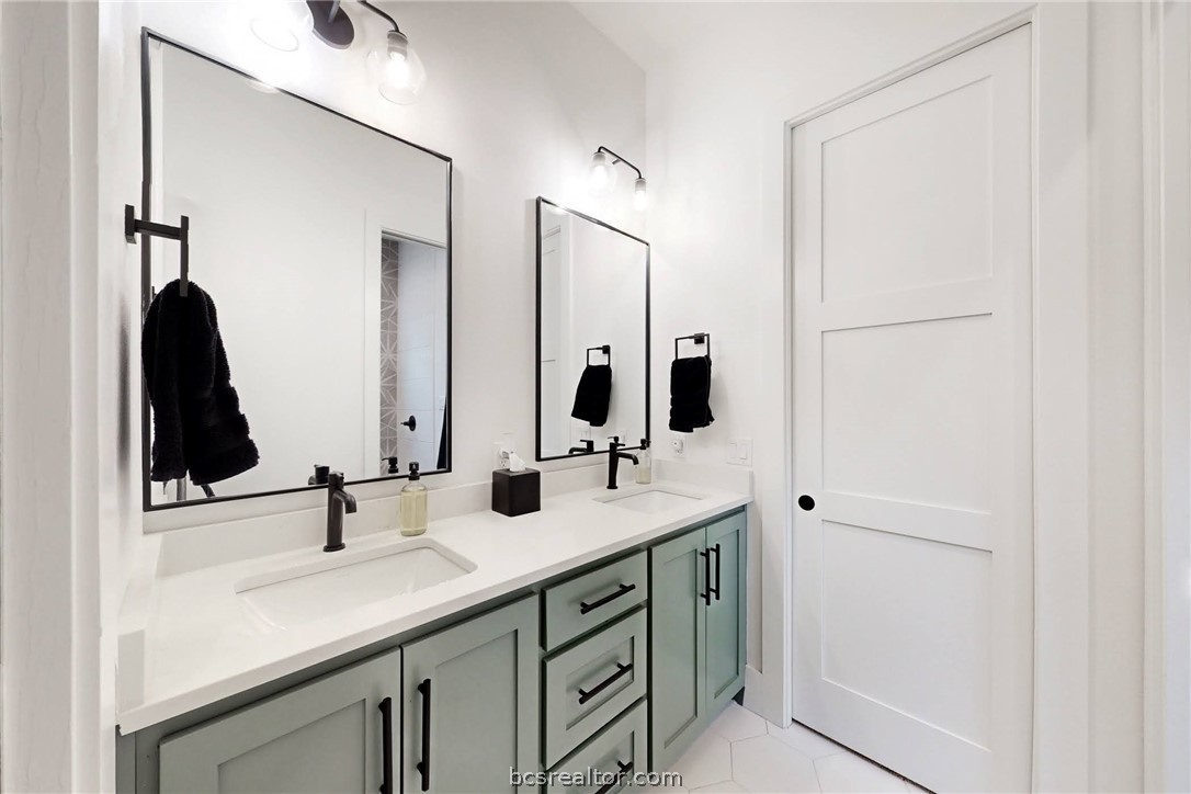 1629 Sawmill Road Franklin, TX 77856 - Photo 28 of 47 a bathroom with a double vanity sink and mirror