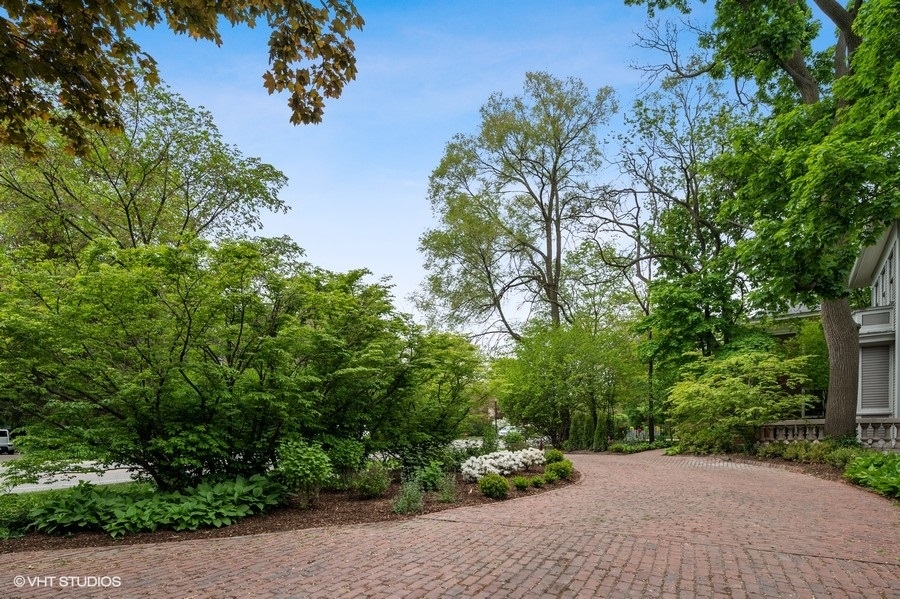 1217 Ridge Avenue Evanston, IL 60202 - Photo 2 of 39