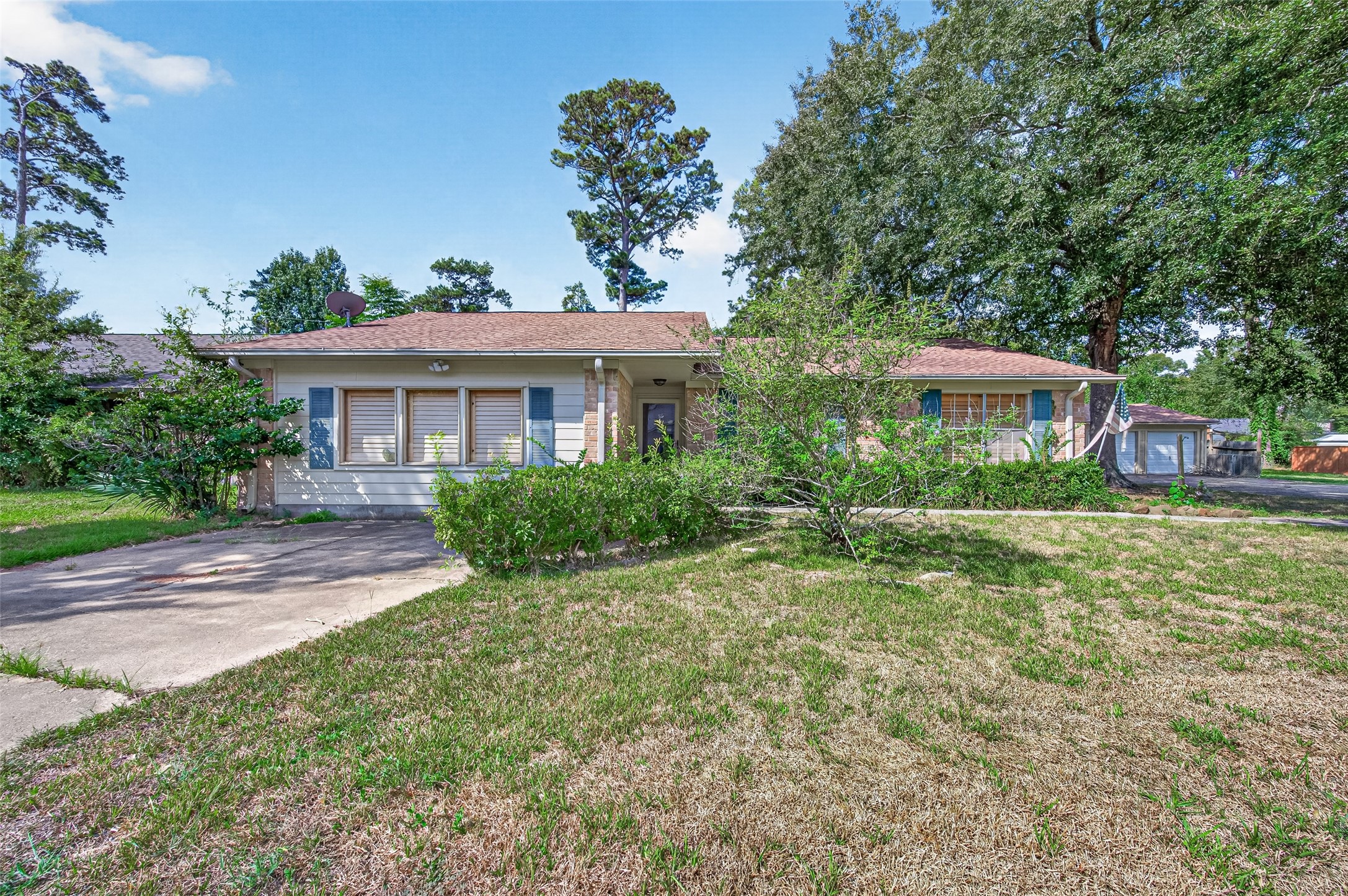 10211 Kerr Lane Conroe, TX 77385 - Photo 4 of 45 Front exterior from driveway
