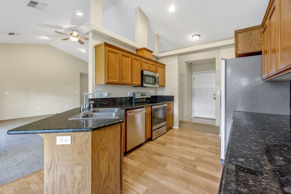 1696 Leonard Road Grants Pass, OR 97527 - Photo 11 of 30 12