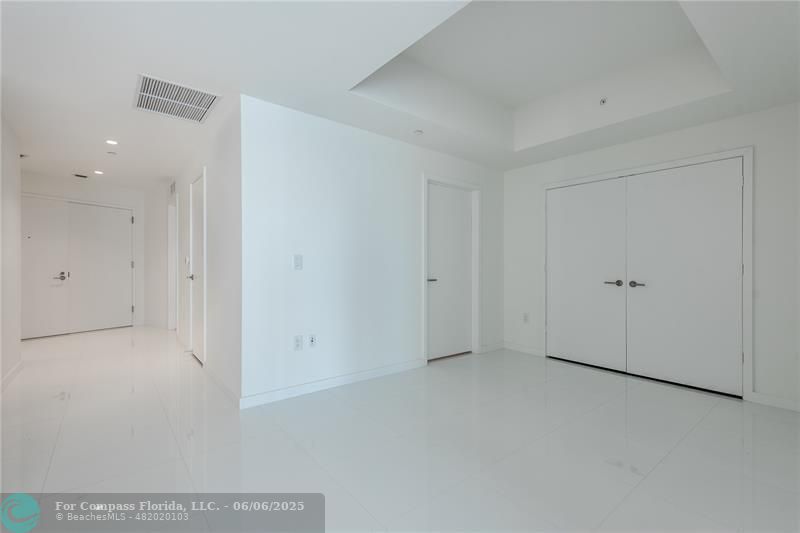 851 Northeast 1st Avenue, Unit 1912 Miami, FL 33132 - Photo 14 of 26