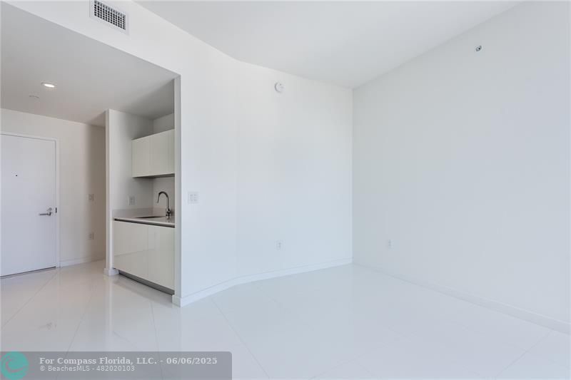 851 Northeast 1st Avenue, Unit 1912 Miami, FL 33132 - Photo 17 of 26