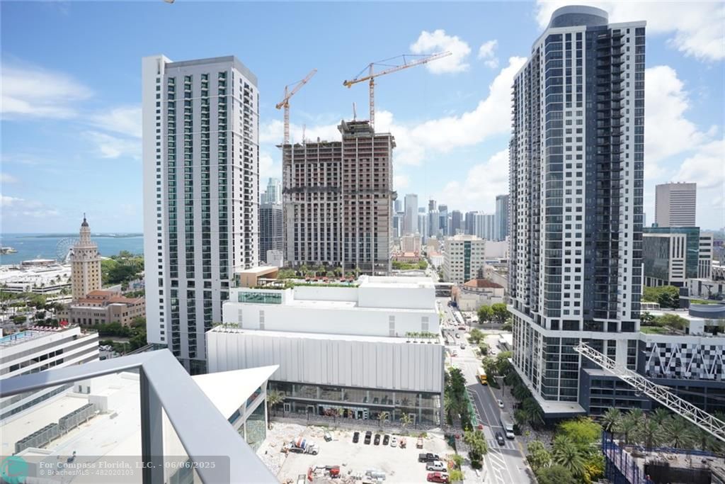 851 Northeast 1st Avenue, Unit 1912 Miami, FL 33132 - Photo 25 of 26 a picture of city view