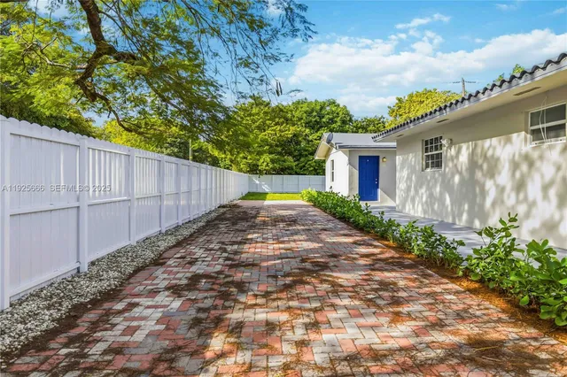 a view of a backyard with plants