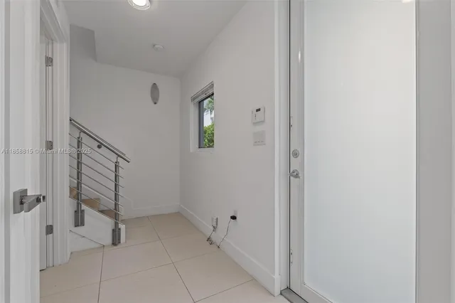 a close up view of a washer and dryer