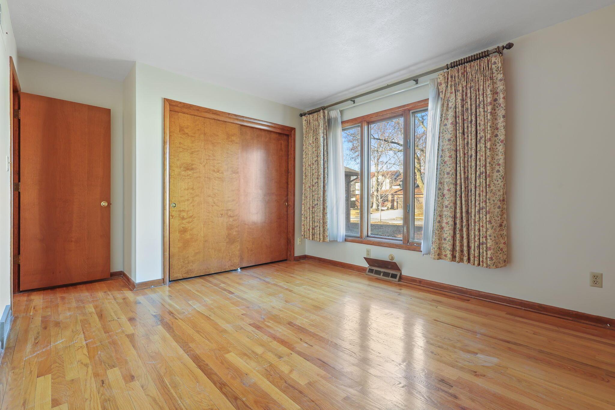 6066 Sandgate Road Columbus, OH 43229 - Photo 20 of 47 34-web-or-mls-G02A8609