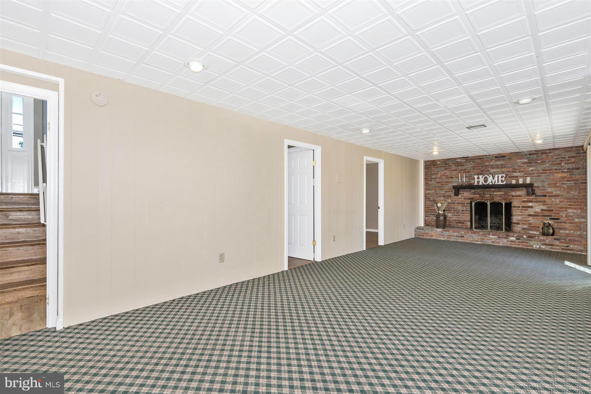 27309 Ridge Road Damascus, MD 20872 - Photo 14 of 28 Family Room