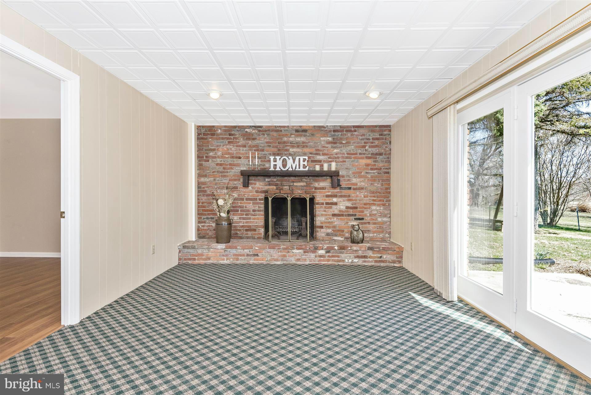 27309 Ridge Road Damascus, MD 20872 - Photo 15 of 28 Family Room