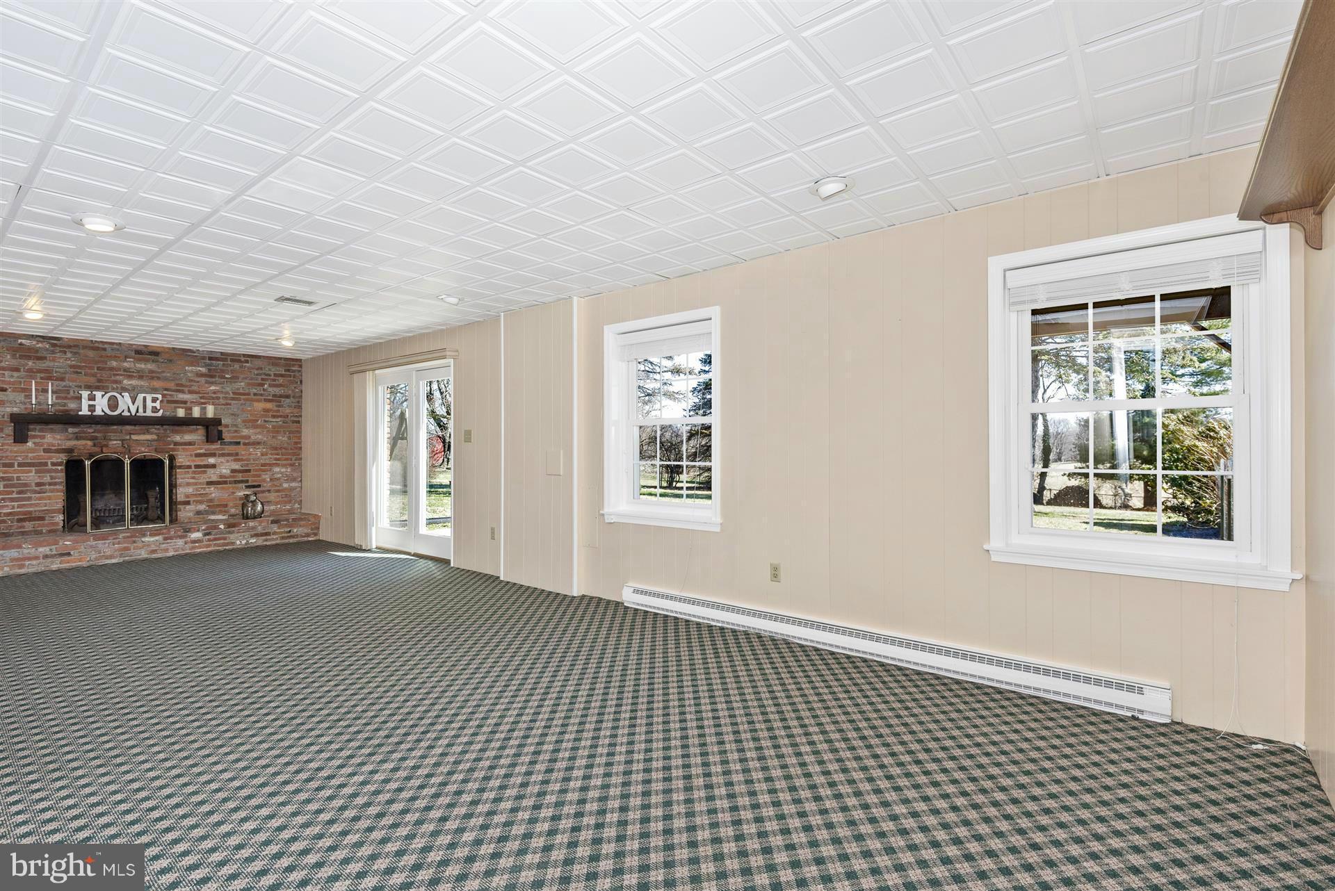 27309 Ridge Road Damascus, MD 20872 - Photo 16 of 28 Family Room