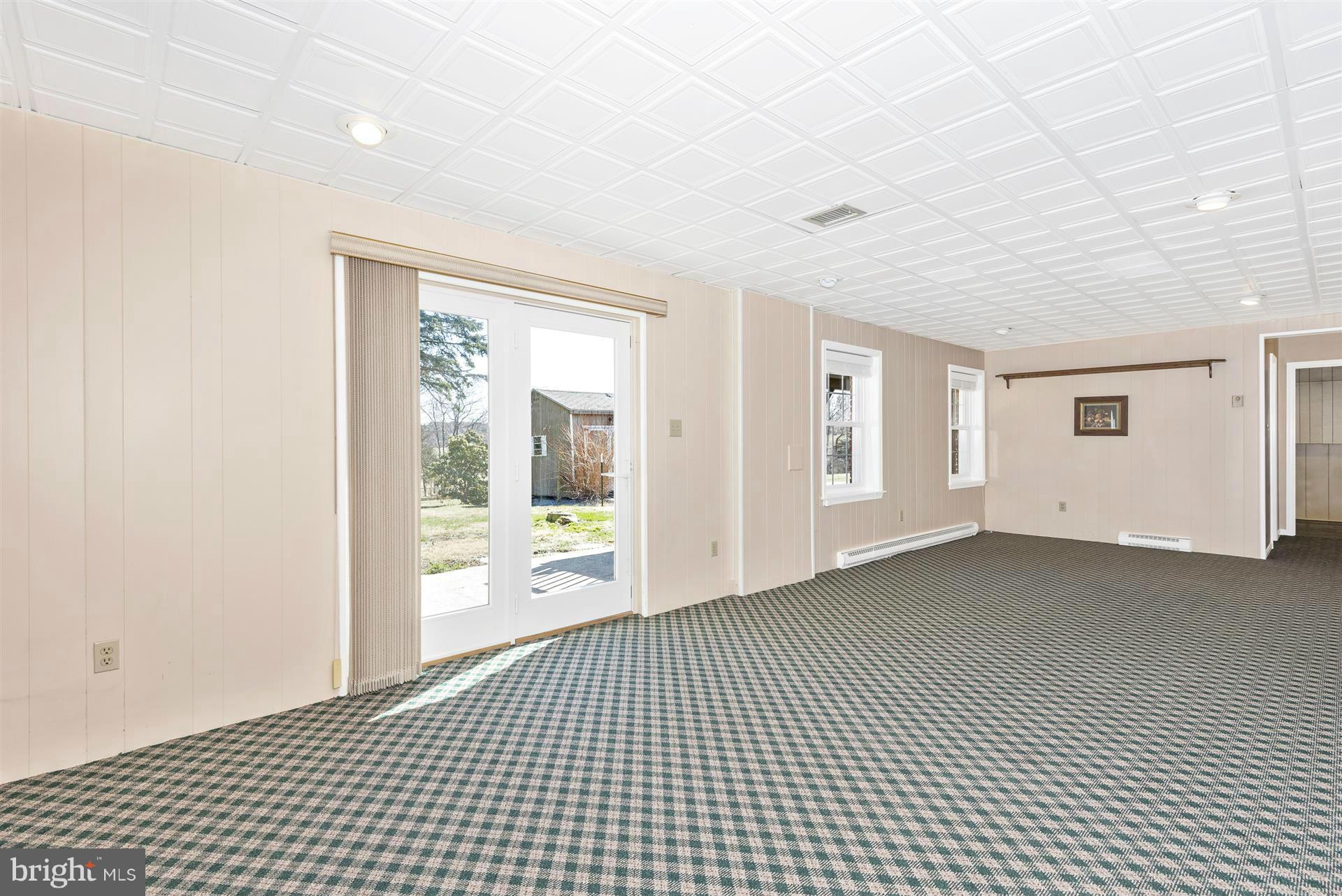 27309 Ridge Road Damascus, MD 20872 - Photo 17 of 28 Family Room