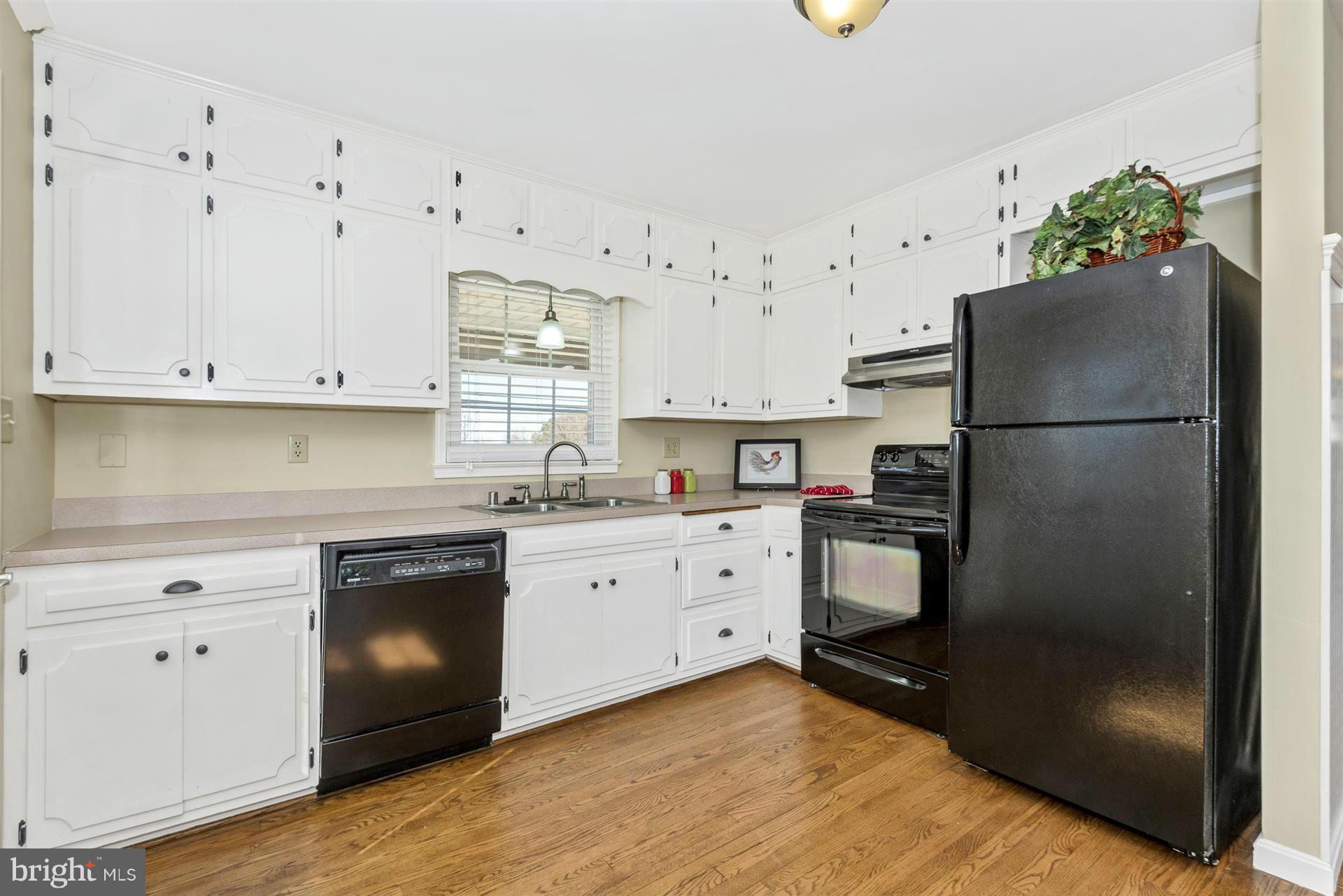 27309 Ridge Road Damascus, MD 20872 - Photo 7 of 28 Kitchen