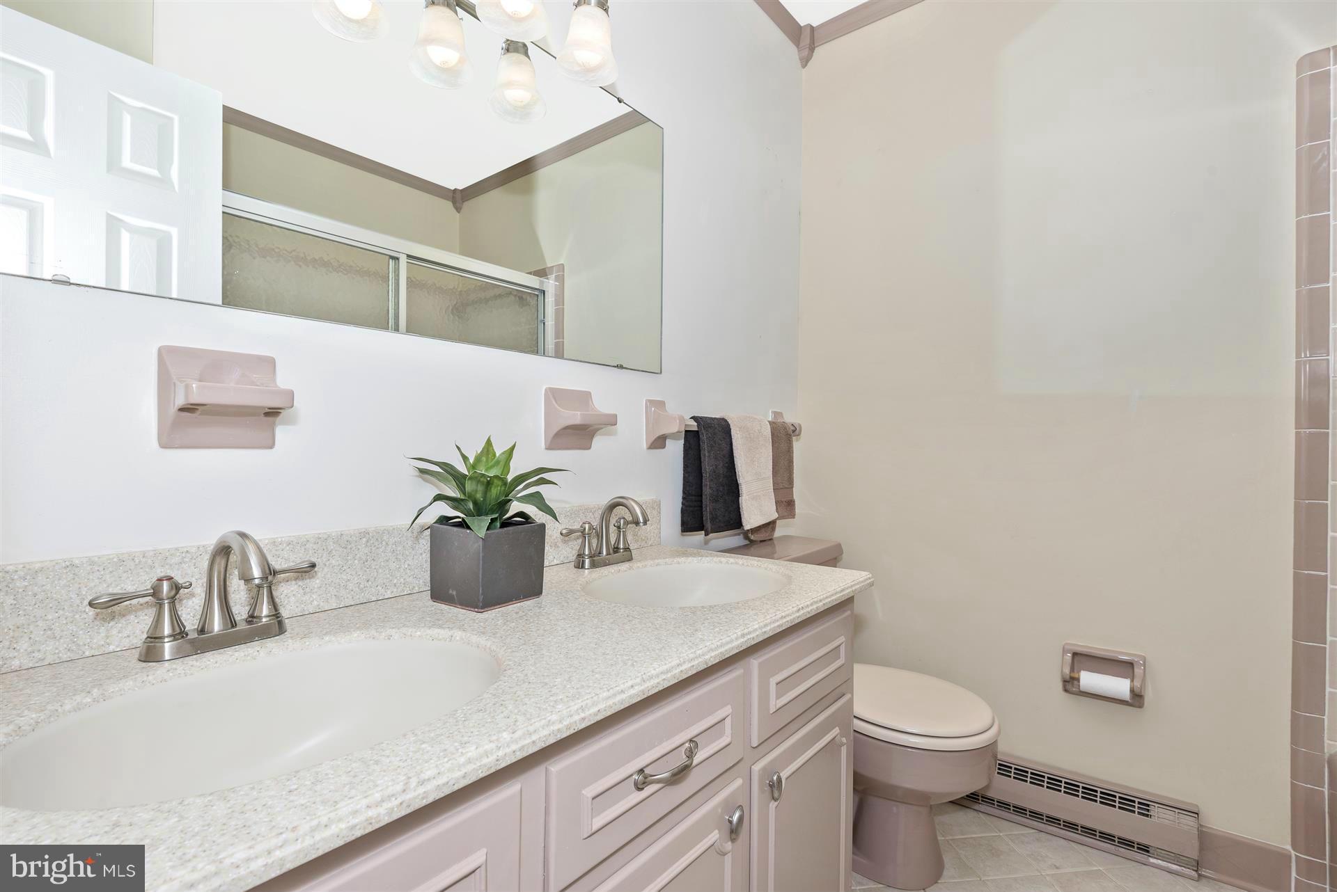 27309 Ridge Road Damascus, MD 20872 - Photo 10 of 28 Bath