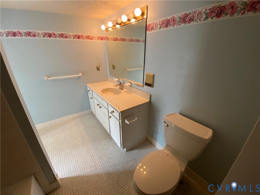 1507 Bronwyn Road, Unit 301 Henrico, VA 23238 - Photo 27 of 41 a bathroom with a toilet sink and mirror