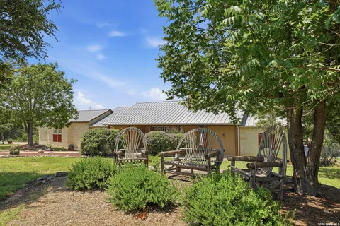 $1,175,000 | 165 Settlers Way North, Comfort, TX 78013