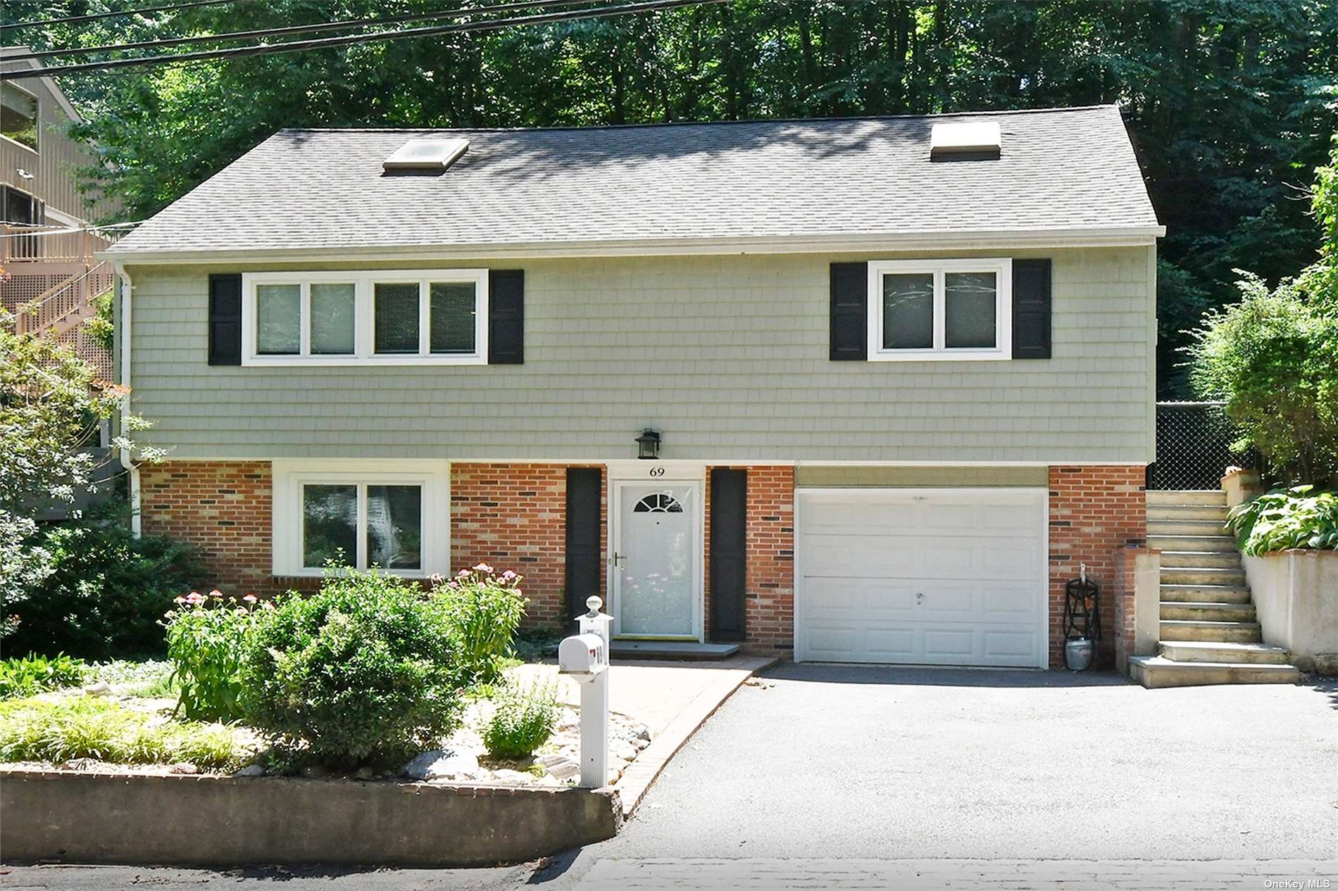 69 Oakdale Road Centerport, NY 11721 - Photo 1 of 1 Gallery Image 1