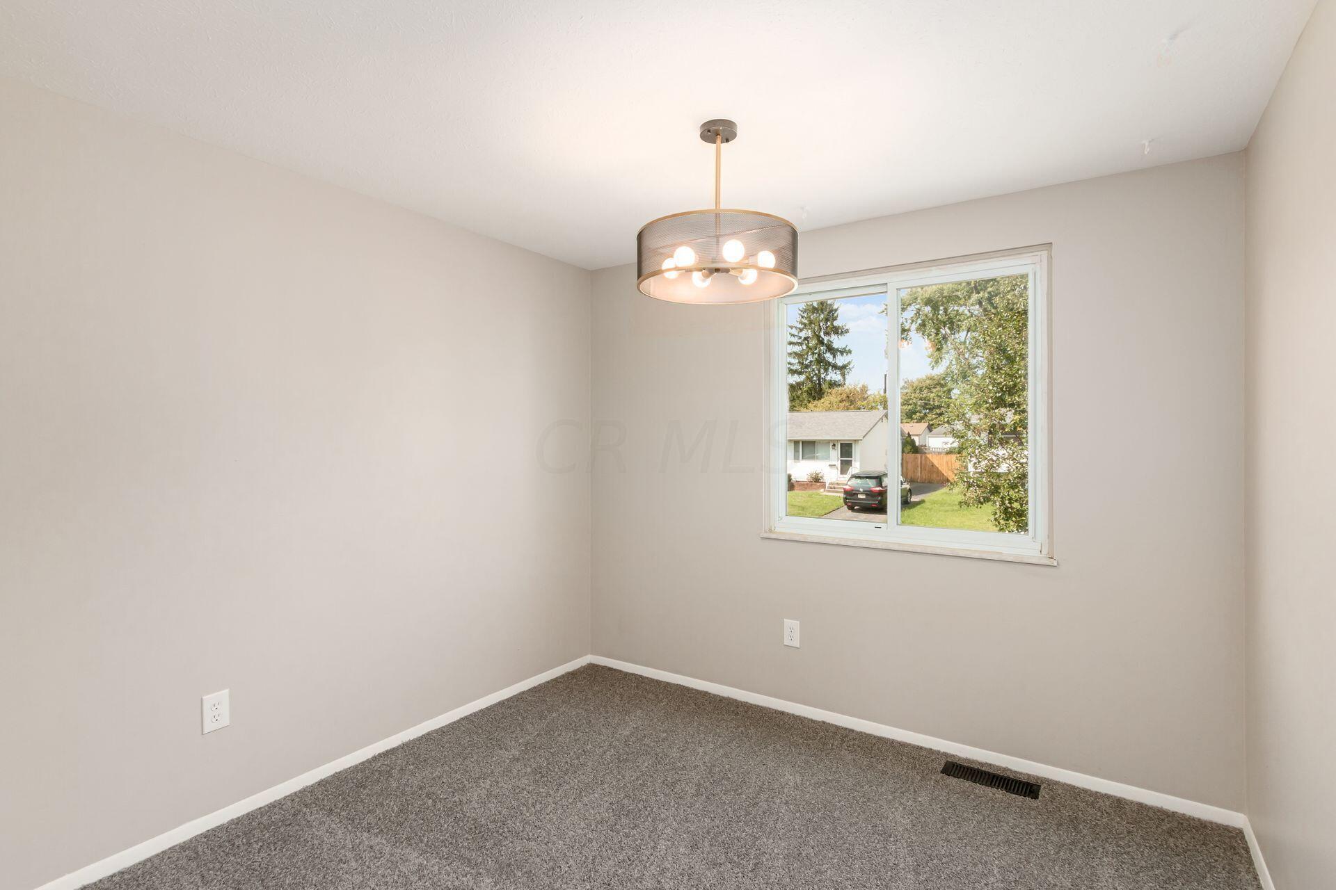 2155 Brookfield Road Columbus, OH 43229 - Photo 17 of 37 017_eebc45cb_E Brookfield-029