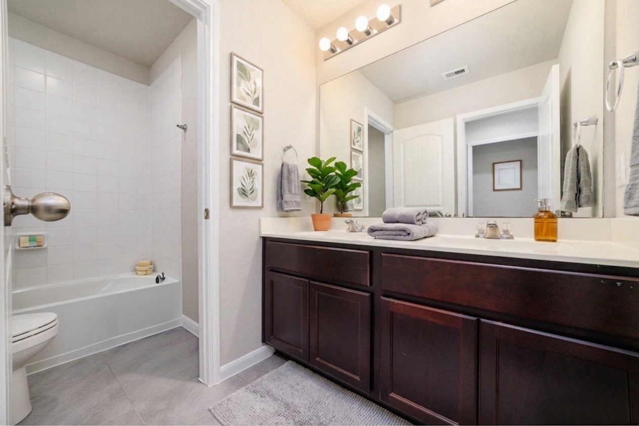 8307 Oakleaf Meadow Court Rosharon, TX 77583 - Photo 26 of 39 a bathroom with a sink a toilet and shower