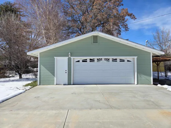 $699,900 | 2613 Sierra Vista Way, Bishop, CA 93514