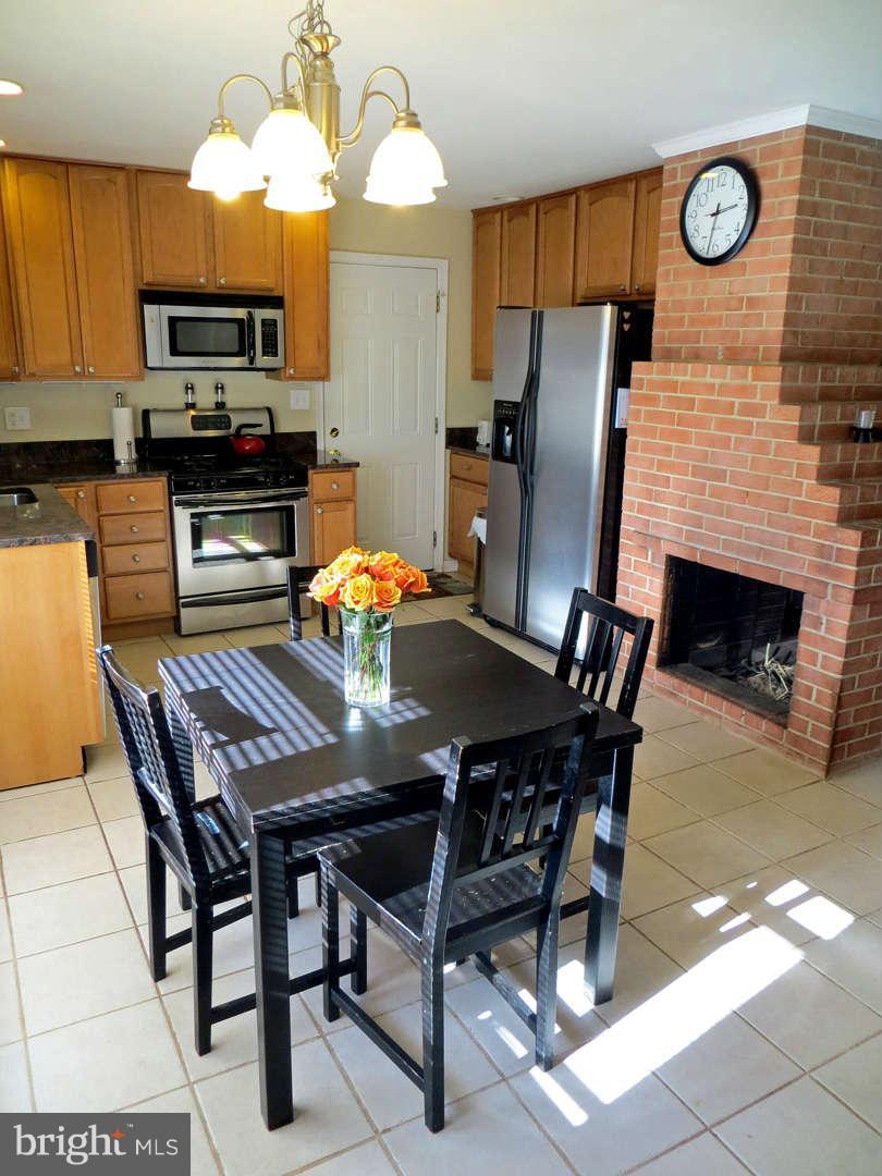 14804 Braddock Road Centreville, VA 20120 - Photo 3 of 16 Kitchen