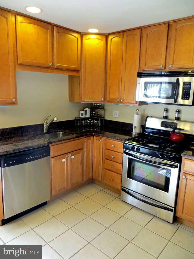 14804 Braddock Road Centreville, VA 20120 - Photo 4 of 16 Kitchen