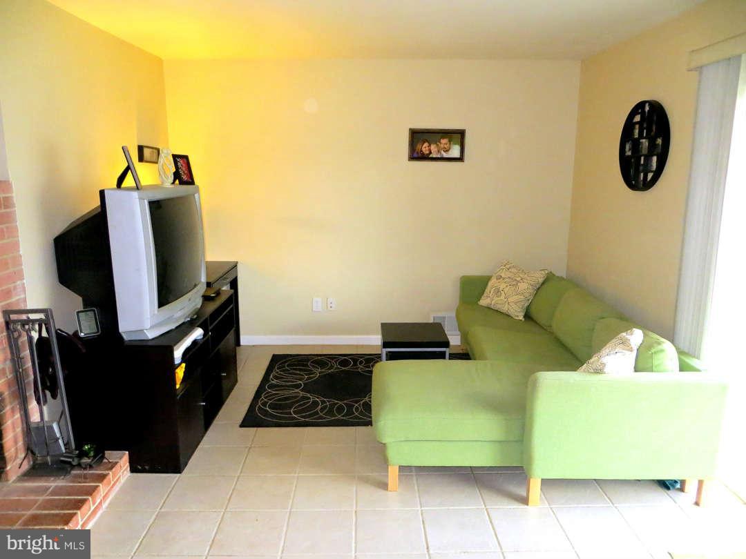 14804 Braddock Road Centreville, VA 20120 - Photo 6 of 16 Family Room