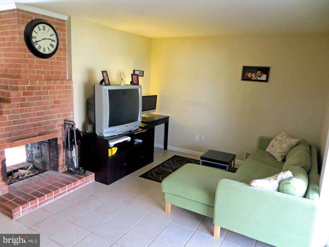 14804 Braddock Road Centreville, VA 20120 - Photo 7 of 16 Family Room