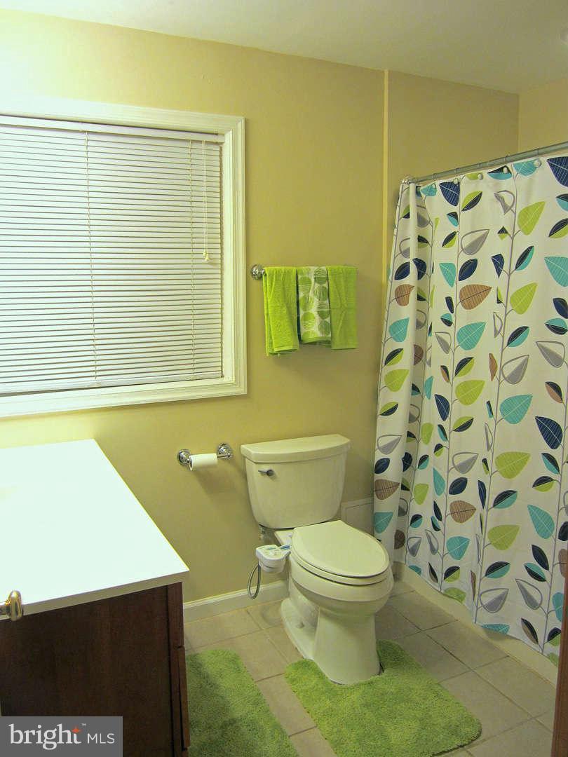 14804 Braddock Road Centreville, VA 20120 - Photo 8 of 16 Bath