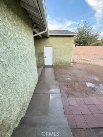 a view of a yard