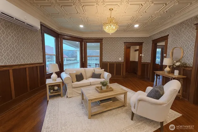 a view of livingroom with furniture wooden floor and windows
