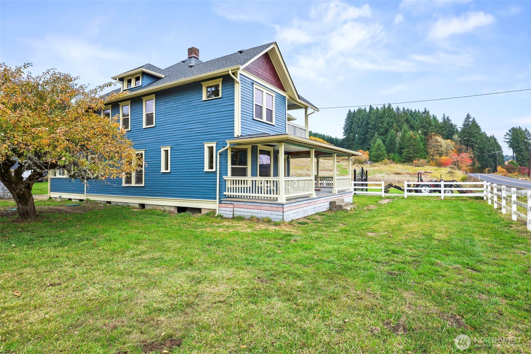 1604 Lincoln Creek Road Rochester, WA 98579 - Photo 32 of 37 a front view of a house with a yard
