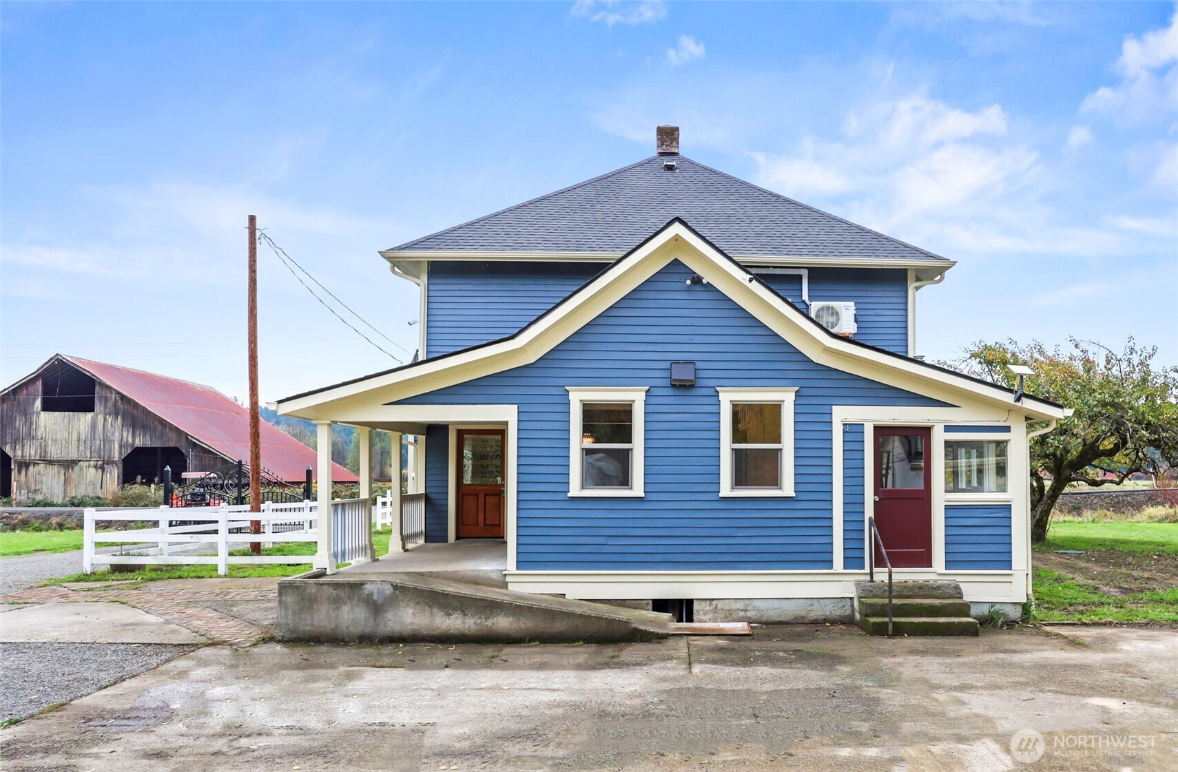 1604 Lincoln Creek Road Rochester, WA 98579 - Photo 33 of 37 a view of front of a house with a yard