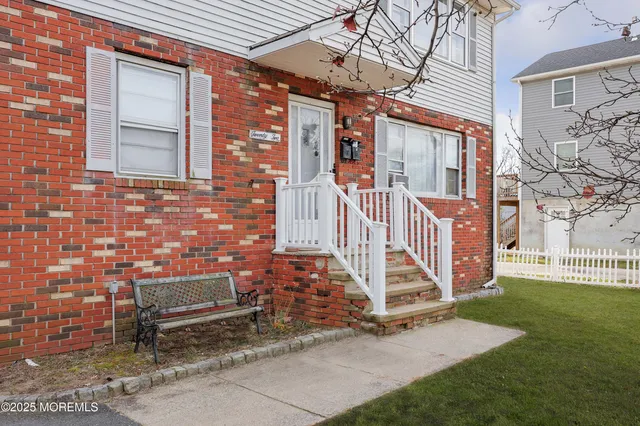 $2,500 | 22 Commodore Avenue, Unit B UPPER, Keansburg, NJ 07734